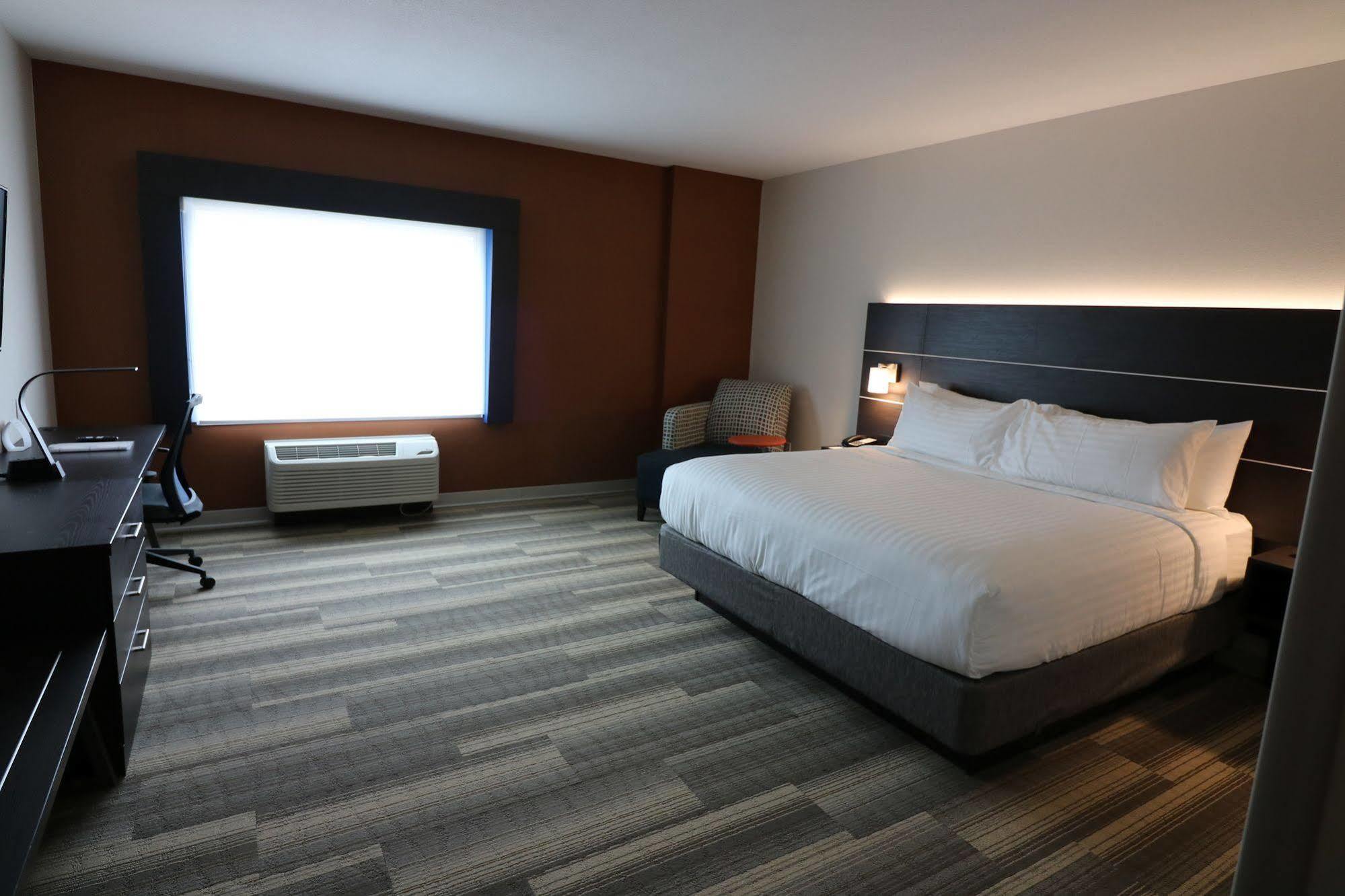 Holiday Inn Express & Suites - Coffeyville By Ihg Luaran gambar