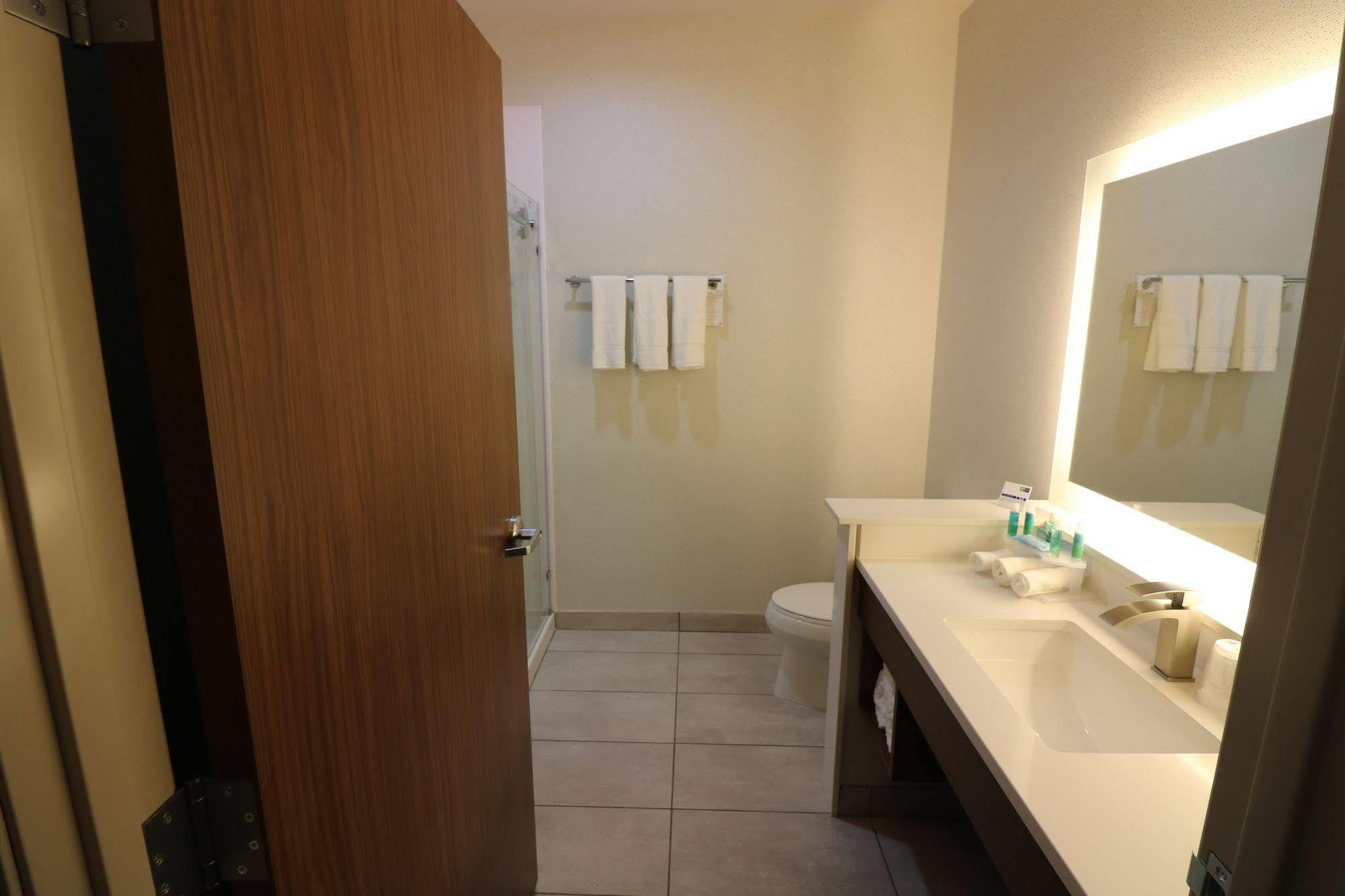 Holiday Inn Express & Suites - Coffeyville By Ihg Luaran gambar